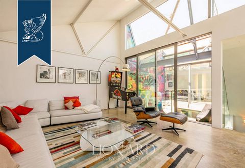 A luxurious loft in a modern design is for sale in a prestigious area of Milan's city centre, along the Naviglio Grande. This exclusive Milanese estate has just been renovated in a sophisticated contemporary style, with elegant, high-quality fur...