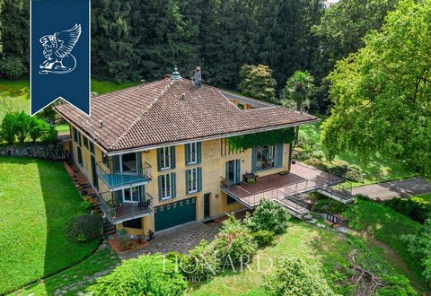 In a stunning panoramic position by Lake Varese, this wonderful villa is for sale overlooking the entire lakeside, up to Monte Rosa. A true jewel of architecture in a setting of magnificent and shocking nature, this property was designed in the 1960s...