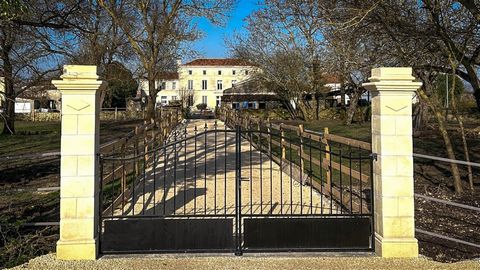 New listing, be quick, rare opportunity to acquire an imposing Maison de maître 340 m². Set up a private drive, with gated entrance, in over 5000 m² of land, calm location, with orchard. Perfectly placed for seaside visits, and the vibrant towns of S...