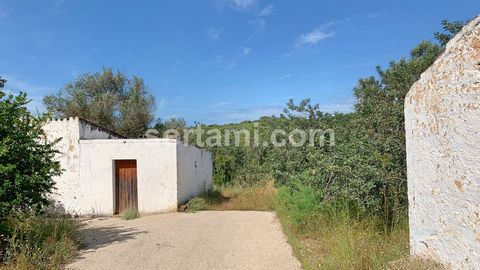 Land for construction in the heart of Vila de AlmancilÂ and just 2 minutes from Quinta do Lago. This land presents itself as an opportunity to create a private condominium of great quality and refinement.Â With an area of 5 hectares and a viability o...