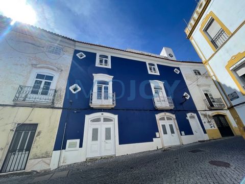 Excellent investment opportunity, Classified building in Elvas in Largo das Almas The building, which dates back to the 15th/16th century, has undergone a complete refurbishment, with project submission to the Municipality of Elvas and the Ministry o...