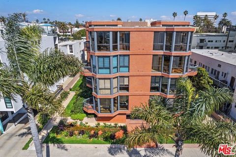 California Dreaming. Newly remodeled penthouse unit on Ocean Avenue with stunning coastline views. This location is as good as it gets: nothing stands between you and the Pacific Ocean except the beautiful Palisades Bluffs, a jewel of the city to be ...