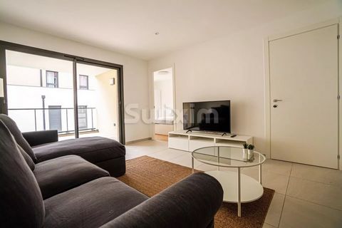 Ref. 571SR: Ornex, on the edge of Ferney Voltaire, close to amenities (schools, buses, shops), you will be charmed by this furnished T2 apartment of 50m2 located on the 1st floor of a small residence built in 2022 on 3 levels. It is composed of an en...