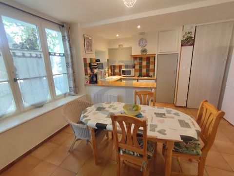 REGION VALREAS Stone house located on the old ramparts of a village steeped in history. Its condition is impeccable, its fitted and equipped kitchen, its very cosy living room, its 3 large bedrooms and its 2 bathrooms will welcome your family with co...