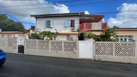 ACS IMMOBILIER offers you this set of four dwellings including three apartments currently rented and under management by ACS IMMOBILIERS, the fourth is a single-storey f3 type house with works. Very good rental ratio in the area: 2750.00 € per month ...