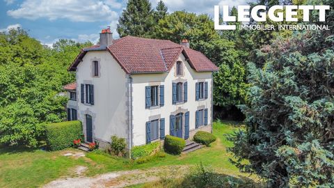 A23121JVM87 - This completely renovated countryside manor house is situated in the commune of Bujaleuf. Only a 3 min. drive to a bakery and a supermarket. 15 min. to all other amenities, and just 45 min. to Limoges airport. Information about risks to...