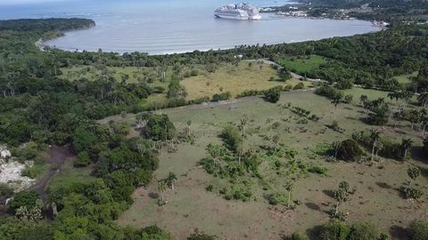 I sell lots in 2nd. Beachline in Puerto Plata from 375Mt. on the flat part of the land and plots from 1,000 meters to 1,700mt. In the upper part, with a view of the sea. These plots are located in an area under development so you will receive a plot ...
