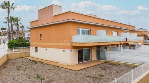 In a quiet environment and just a few meters from the center on foot, we offer you this spectacular new-build corner townhouse, to start with your new project, with 226m2 of housing distributed over 3 floors plus a solarium. It has a spectacular gard...