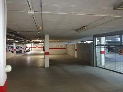 Are you looking for a parking space in Sant Antoni de Vilamajor? Here we offer you a selection of 21 parking spaces located on Enric Granados street, just 2 minutes from the Town Hall and surrounded by a wide variety of services. We have places avail...