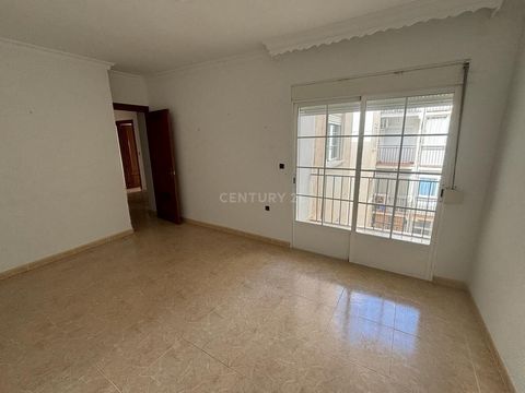 Do you want to buy a 3-bedroom apartment for sale in Álora? Excellent opportunity to own this residential apartment with an area of 80.5m² well distributed in 3 bedrooms and 1 bathroom located in the town of Álora, province of Málaga. The apartment i...