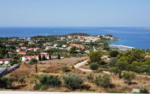 Located in Argostoli. The advantages of the plot are: First Class investment opportunity Close to beautiful beaches Direct access to Argostoli All the infrastructure (water, road, electricity) is already at the plot Close proximity to market and rest...