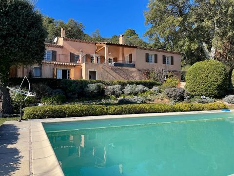 Well maintained Provencal villa 180 m2 with 4 bedrooms, nestled away on a large plot of more than 1 hectare decorated with a fabulous swimming pool area. The villa offers pleasant, sun-drenched spaces and beautiful views of the nature reserve - and t...