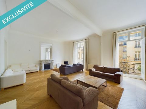 Appartement exclusif de 263m² au Triangle d'Or Paris