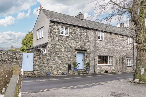Welcome to Parkgate Cottage, The Square, Cartmel, LA11 6QB In a wonderful position in the heart of this historic Conservation Area village with unrivalled views of the racecourse and a very private walled courtyard garden, this surprising spacious an...