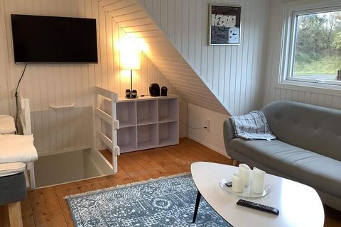 Nur etwa 6 km von der Nordseeküste und etwa 400 m vom See Ove Sø entfernt finden Sie diese Doppelhaushälfte, ideal für Naturliebhaber. Das im Jahr 2023 renovierte Ferienhaus verfügt im ersten Stock über ein Schlafzimmer mit zwei Doppelbetten und ein ...