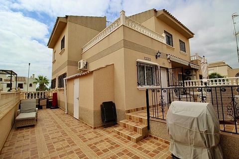 Renovated semi-detached house with 3 bedrooms in Villamartín. Terraced house with 3 bedrooms and 2 bathrooms, large bright private garden and private solarium located in Villamartín. This house is recently renovated and is sold fully equipped and fur...