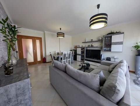 Superb quality 2 bedroom apartment on a low first floor with 119 sqm of gross area, garage space with private storage room and terrace with private space. This magnificent property has plenty of natural light, located in a quiet location 10 minutes f...