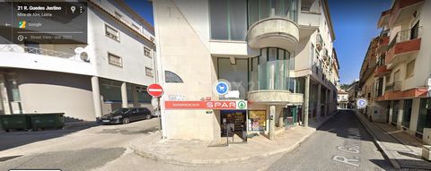 If a 6% yeld interests you, ask me for more information. Shop located in the center of Mira d'Aire, consisting of two fractions for commerce and a garage fraction with two parking spaces. The fractions intended for commerce have a total of 197 m2 and...