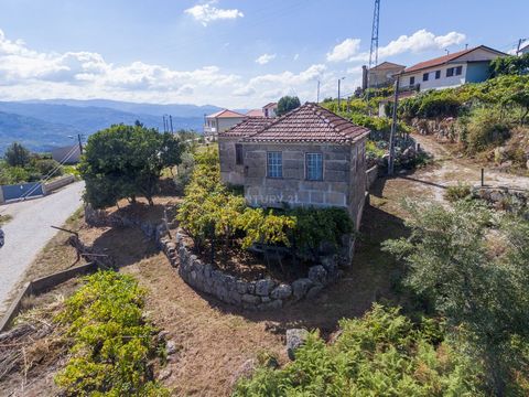 House with 4 fronts, located in Gem, São Tomé de Covelas, Baião, with 89m2 of ABC. It has an odd beauty and an incredible mountain view. 1000m from the Douro River and Mirão station, Baião is 11km away and Porto is 80km away, in a very quiet location...