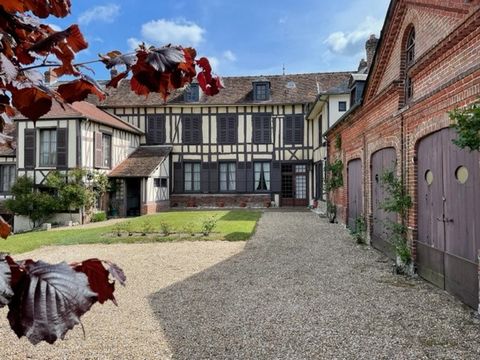 - LYONS LA FORET INTRAMUROS - 1H30 PARIS - RARE FOR SALE- Eighteenth century property in the heart of the village enjoying a superb view of the village and the forest.... Ideal for a family home or delight 2 families in a distinct way with its 2 inde...