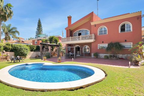 Ideal Location, Space, Garden, Pool. You've spent the morning enjoying everything that downtown Malaga has to offer, taking the opportunity to shop at the Atarazanas market and various shops where you can find the best products with the flavor o...