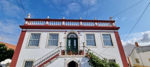 Secular villa, dating from 1870, located in Vila dos Encantos, Turcifal, is close to the city of Torres Vedras and has commerce and services just a few steps away. Comprising ground floor, 1st floor and attic, this villa with 4 bedrooms on each floor...