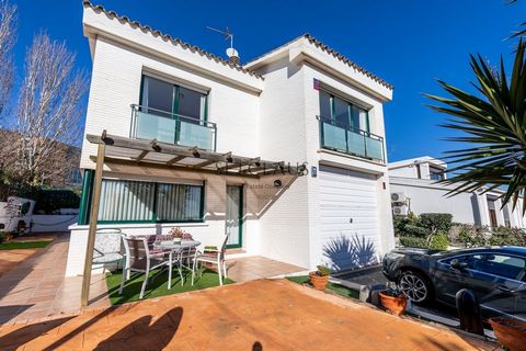 Detached Villa in Teia, with 2.120.508 ft2, 4 rooms and 2 bathrooms, 2 Parking places and Air conditioning. Features: - Air Conditioning - Garage