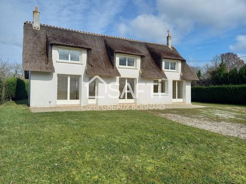 This superb cottage with a recent thatched roof, located in a peaceful environment with open views, without being isolated, will seduce you! Its strategic location allows access to a reasonable distance to the amenities offered by cities such as Arro...
