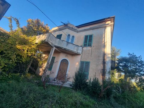 Casa mia immobiliare international offers this beautiful old building with wonderful garden, with beautiful large plants. It is completely fenced and is suitable as a summer residence in a village located at 380 m a.s.l. on the top of a hill that dev...