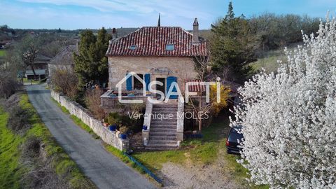 Located in Aujols (46090), this typical Quercy house from 1711 enjoys a peaceful location in a green setting, offering an ideal environment for nature lovers. The town offers a pleasant quality of life thanks to its local services and its natural spa...