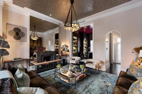 United Kingdom Sotheby’s International Realty is proud to present this spectacular townhouse in Knightsbridge, which has five bedrooms and measures more than 5,500 sq ft internally. Situated just minutes away from Knightsbridge station and overlookin...