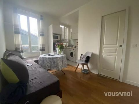 PUTEAUX HYPER-CENTRE DISTRICT TRAM T2 / TER PUTEAUX 5 MIN. In a family and well maintained condominium we offer you a beautiful 2 room apartment renovated comprising: Living room with open kitchen furnished, shower room with toilet, bedroom with dres...
