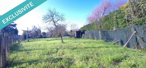 Located in Ludon-Médoc, this 520m² plot of land benefits from a privileged location in a sought-after area. Close to the city's amenities and points of interest, it offers a pleasant and practical living environment for its residents. Ideal for peopl...