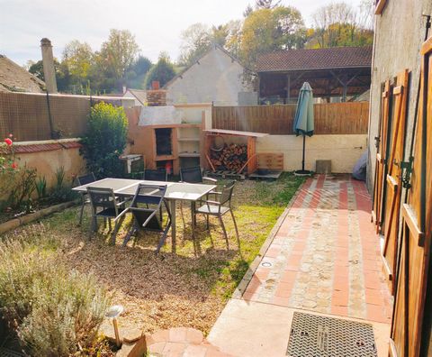 House of approximately 109 m² located in Bennecourt composed on the ground floor of a bright double living room of 32 m² with an insert fireplace, a spacious kitchen, fully furnished and equipped, a laundry room, a cupboard under stairs, a toilet, an...