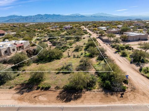 Exceptional views, quiet location, paved roads, no HOA, PLUS excellent access to water with shared well. This is your opportunity to build a dream home on a 1 acre lot with impressive mountain views surrounding the entire property. Easy build on flat...