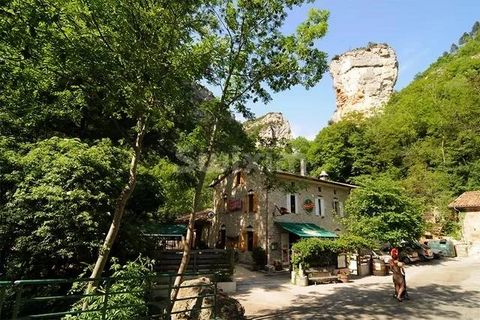 Ref 67993 HA: 25 minutes from Crest, less than 1 hour from the Valence TGV station, one of the most beautiful tourist sites in the Drôme In the heart of the Vercors Regional Park, classified Natura 2000 with a river still flowing. A few minutes from ...