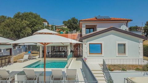 Location: Istarska županija, Novigrad, Novigrad. Istria, Novigrad A few minutes' drive from the city of Novigrad is this beautiful house with a swimming pool! It is located in a quiet street and offers its owners complete peace and privacy! The house...