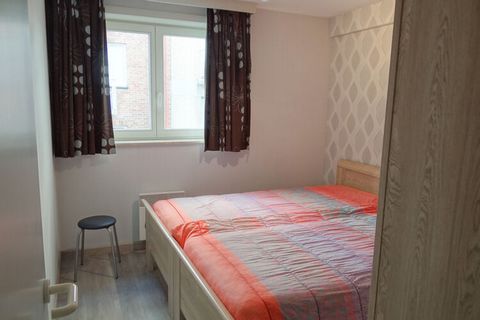 Apartment mit 2 Schlafzimmern auf der Sonnenseite. Geräumige Sonnenterrasse mit Mobiliar Rollläden in den Schlafzimmern Inmitten der belebten Straßen der bezaubernden Küstenstadt Nieuwpoort gelegen, verkörpert diese außergewöhnliche Wohnung den Inbeg...