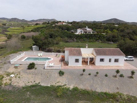 Detached Villa . Easy plot to maintain . Located between Pizarra and Estación de Cártama . Good access, close to main road . Lovely views of the mountains . Close to a railway station This detached villa sitting between Pizarra and Estación de Cártam...
