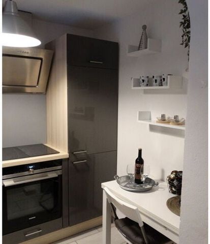 The cozy and quiet holiday apartment with access to the garden invites you to linger and relax. The apartment has a fully equipped kitchen including Dolce Gusto coffee machine, kettle, toaster, microwave and cooling freezer. Double bedroom with box s...