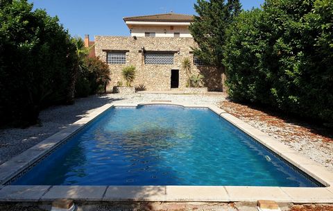 Beautiful stone house for sale in the exclusive Urbanization La Vinya Gran, Hostalets de Llers. Just 20 minutes from the beaches of Llançà, Roses and Cadaqués, this detached villa offers a quiet residential environment close to Figueres. The property...