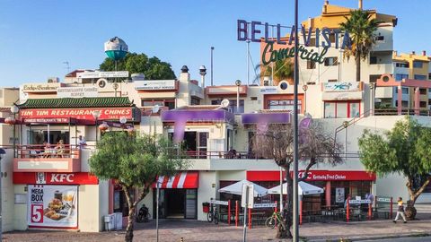 Commercial space with an operating license for restaurants in the renowned Bella Vista Shopping Center located on one of Albufeira's busiest avenues. The 91m2 establishment is on the second floor above the KFC and represents a perfect opportunity for...