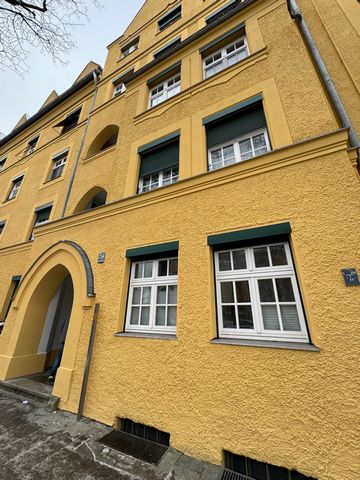 Discover your new home in the heart of Munich: A charming 2.5-room apartment that combines historical allure with modern living comfort. Spanning 75 m², this listed property offers a unique living experience. Location: Just a one-minute walk from Kar...