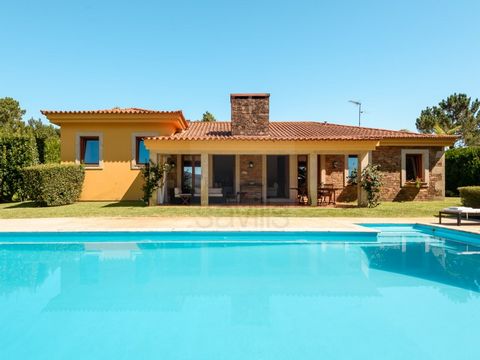 Fantastic 4-bedroom villa with swimming pool and private garden, located on the golf course development in Ponte de Lima. The property is distributed over a single floor, has excellent light and large areas overlooking a beautiful garden. The bedroom...