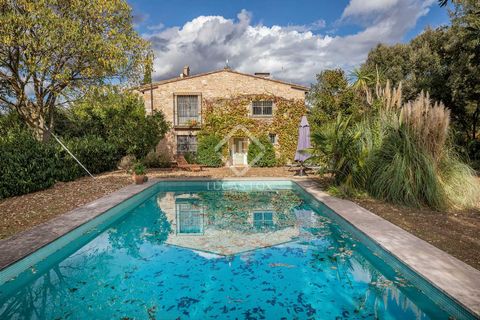 One of the standout properties in the province, this magnificent luxury Girona country house to buy has been sympathetically and lovingly restored by its current owners, respecting the original architectural style with traditional materials yet incor...