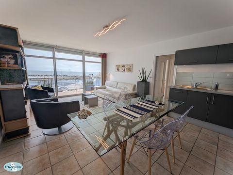 Bel appartement 4 pièces d'angle de 78,88 m2, en dernier étage, bénéficiant d'une vaste terrasse de 16,65 m2 et offrant une magnifique vue sur la baie de Quiberon. Ce bien se compose d'un hall d'entrée, d'un séjour/salle à manger donnant directement ...