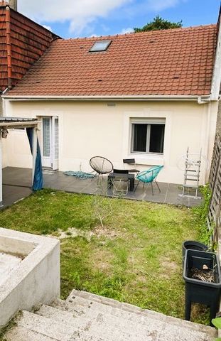 HOUSE OF 110m2 WITH LAND I invite you to discover this semi-detached townhouse on three levels which is broken down as follows: On the ground floor: an entrance hall, a living room, a semi-open fitted kitchen, two bedrooms, a separate toilet. On the ...