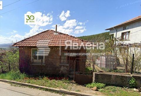 ONLY FROM YAVLENA! We offer you a house with stone foundations with an area of 30 sq.m. and with a yard of 460 sq.m. It is located 50 km from the center of Sofia on the road E-79. Corner property with beautiful panorama and plenty of air. There is an...