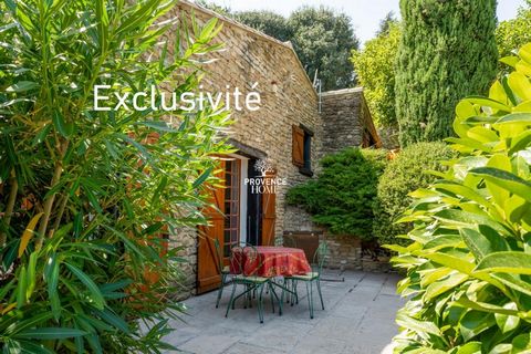 Provence Home, l’agence immobilière du Luberon, vous propose à la vente, une ravissante maison en pierres apparentes, idéalement nichée au pied du pittoresque vieux village de Maubec, dans le Luberon. D'une surface d'environ 78 m² et établie sur un t...