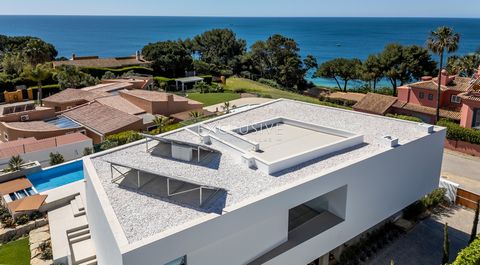 Designed by one of the Algarve's leading architects of Contemporary design, this exceptional property is beautifully positioned in one of the most desirable and exclusive residential areas in Lagos, overlooking the ocean and walking distance to the c...